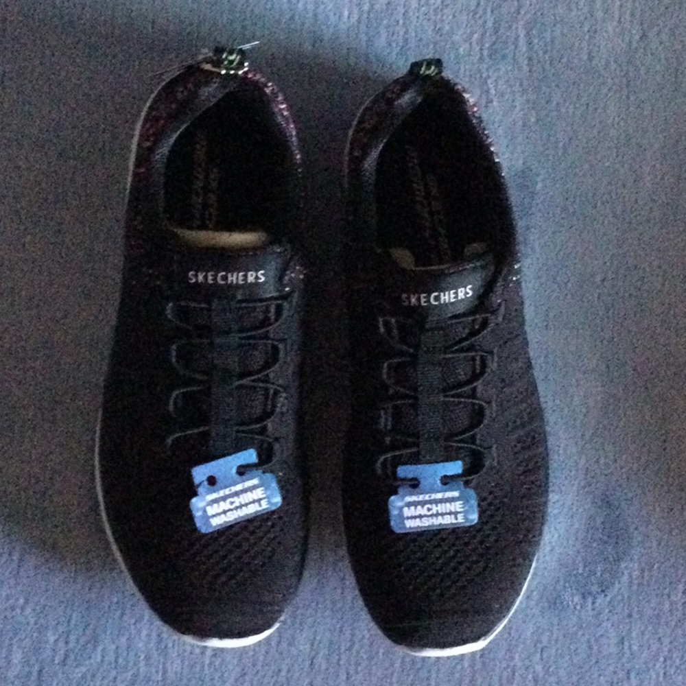 WMNS Skechers Virtue Sneakers